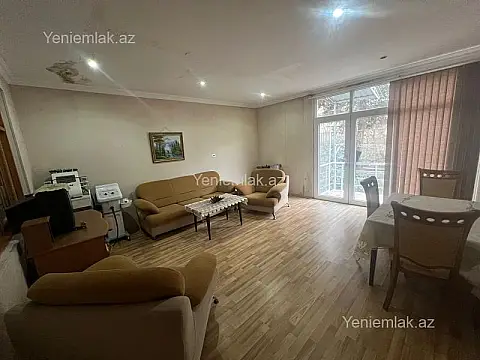 Satılır 6 otaqlı köhnə tikili 150 m²