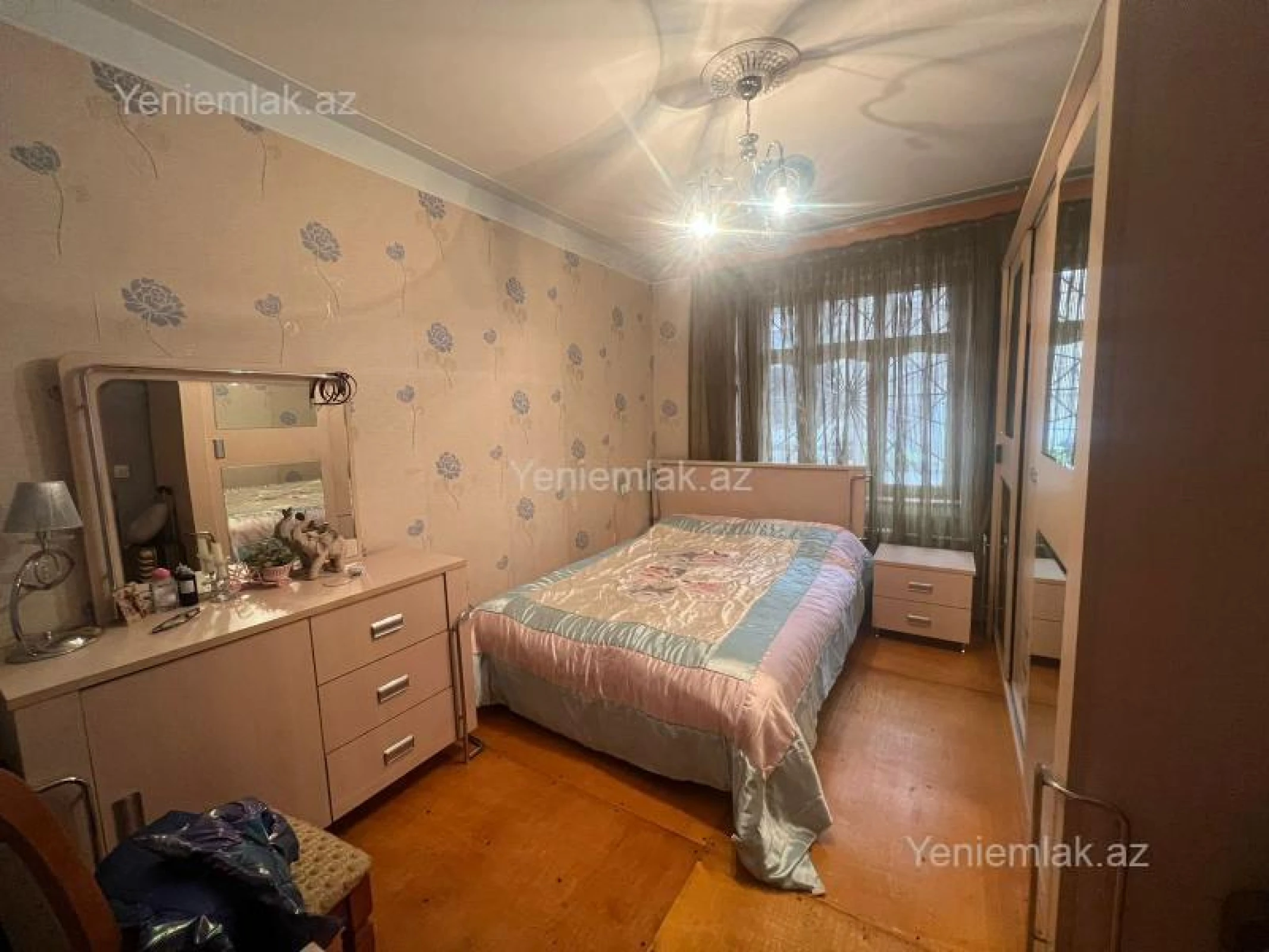 Satılır 6 otaqlı köhnə tikili 150 m²