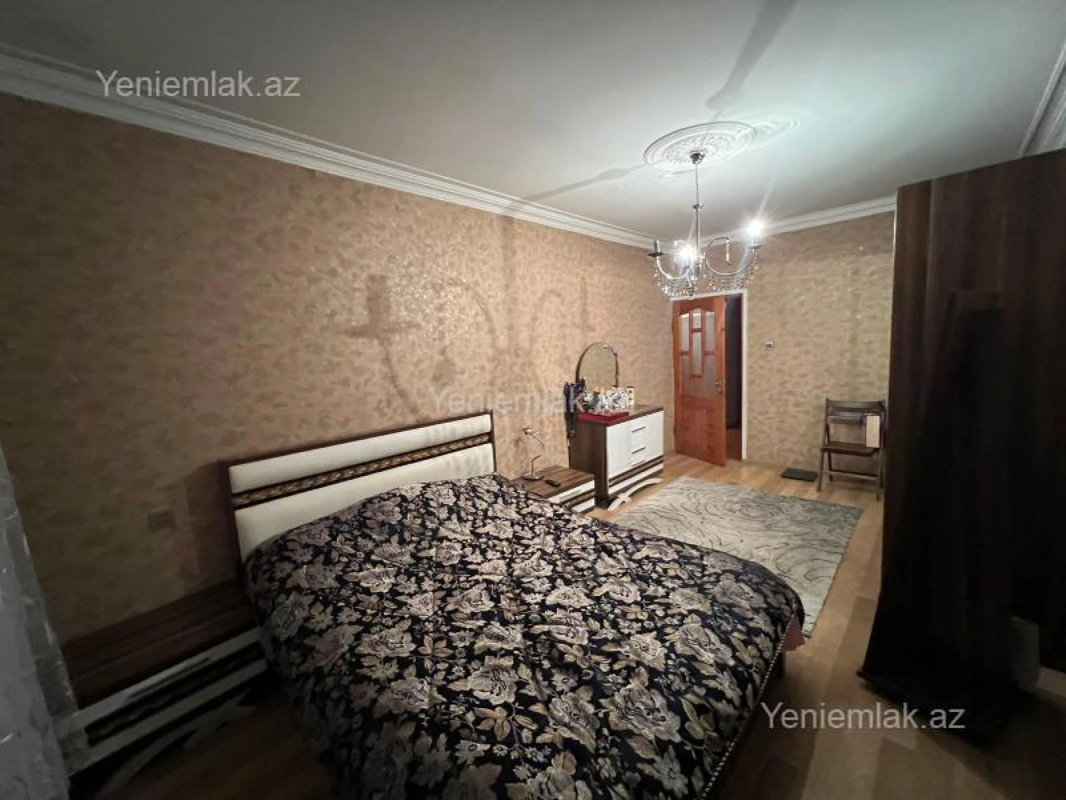 Satılır 6 otaqlı köhnə tikili 150 m²