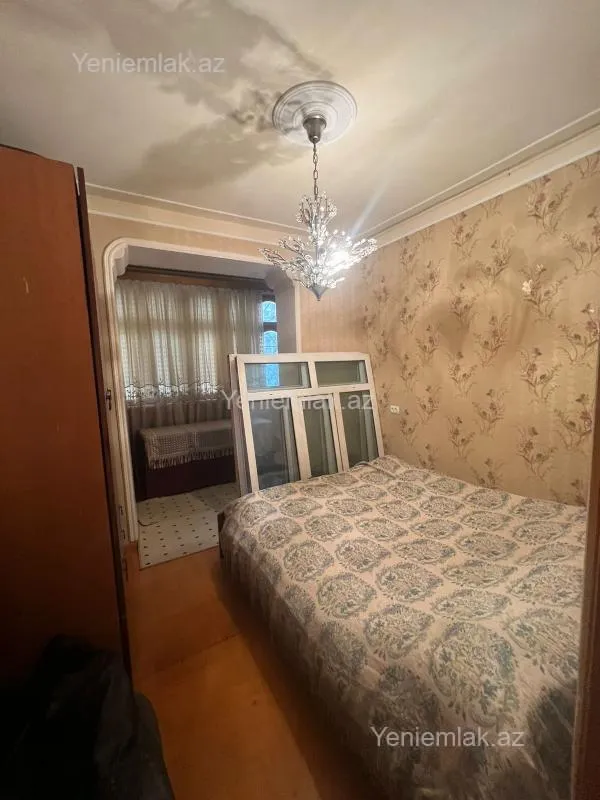 Satılır 6 otaqlı köhnə tikili 150 m²