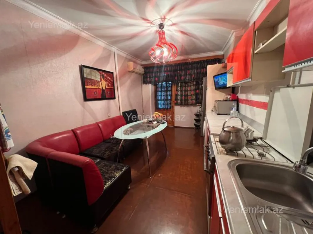 Satılır 6 otaqlı köhnə tikili 150 m²