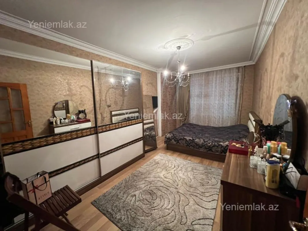 Satılır 6 otaqlı köhnə tikili 150 m²