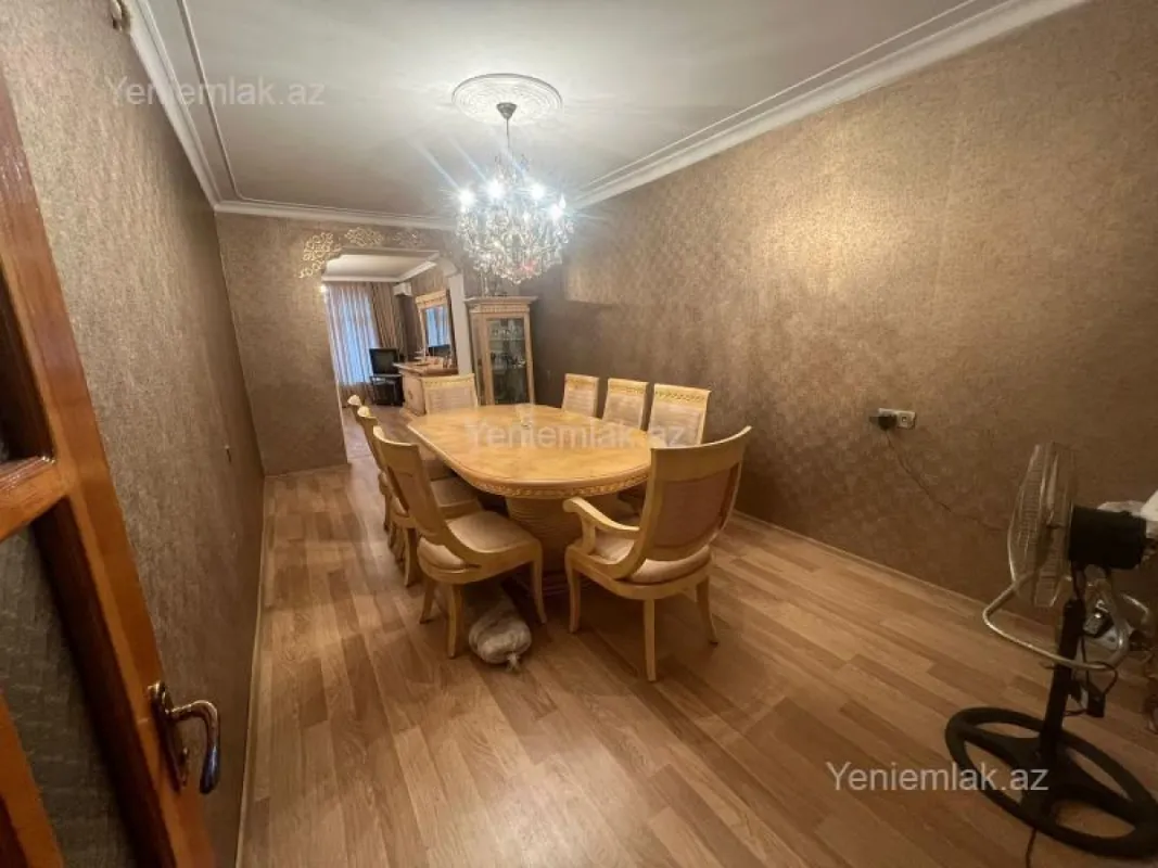 Satılır 6 otaqlı köhnə tikili 150 m²