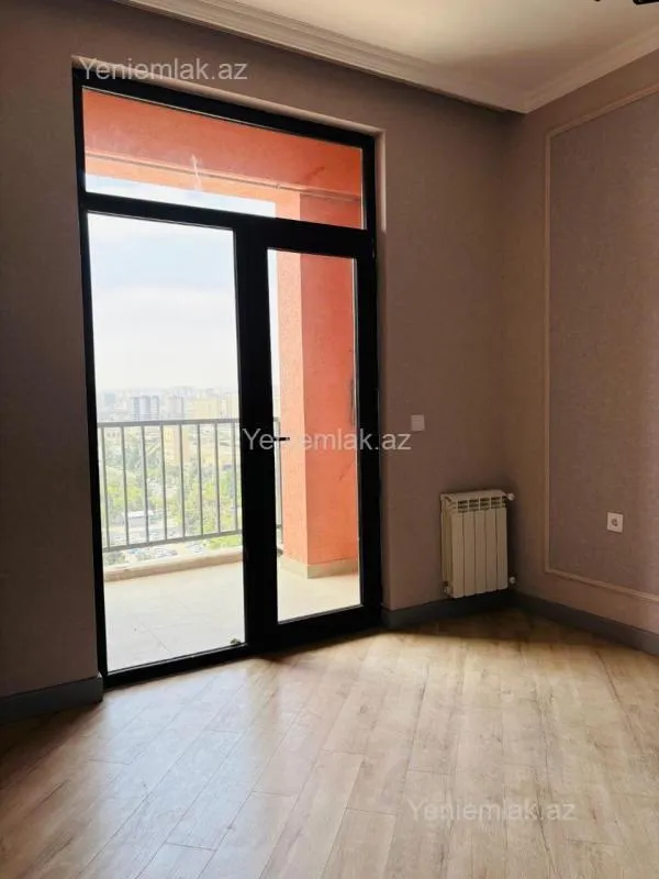 Satılır 3 otaqlı yeni tikili 82.5 m²