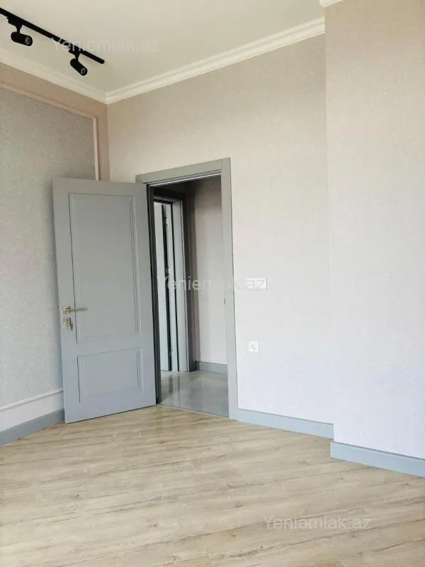 Satılır 3 otaqlı yeni tikili 82.5 m²