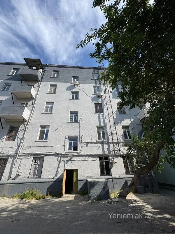 Satılır 3 otaqlı köhnə tikili 90 m²