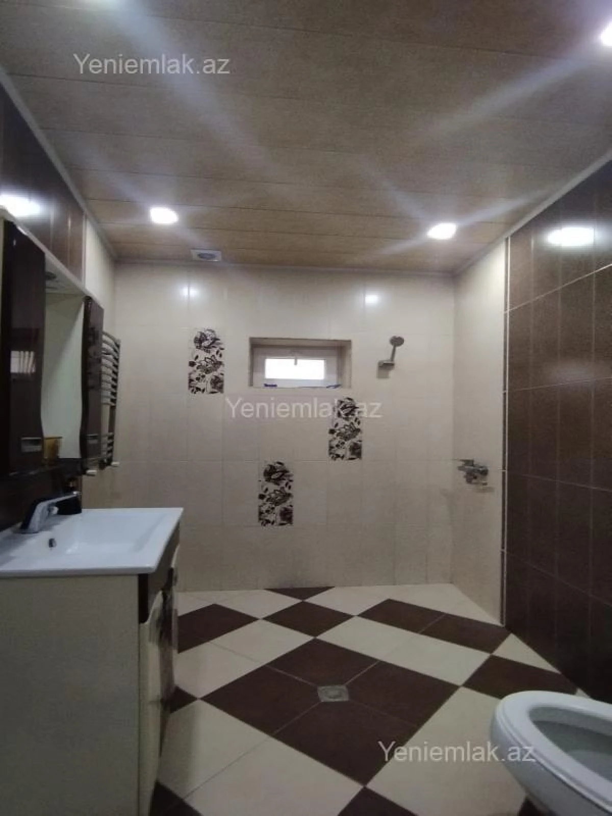 Satılır 6 otaqlı həyət evi 240 m²