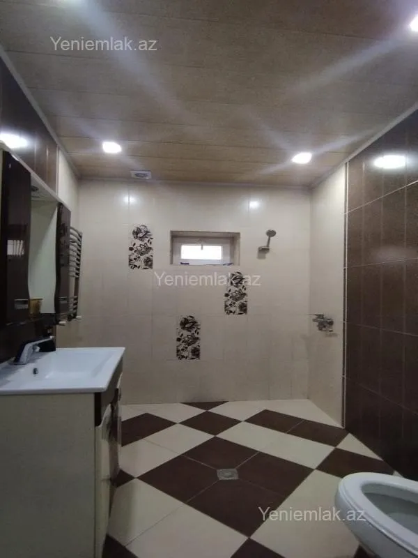 Satılır 6 otaqlı həyət evi 240 m²