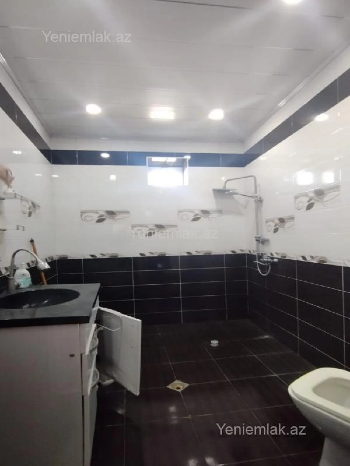 Satılır 6 otaqlı həyət evi 240 m²