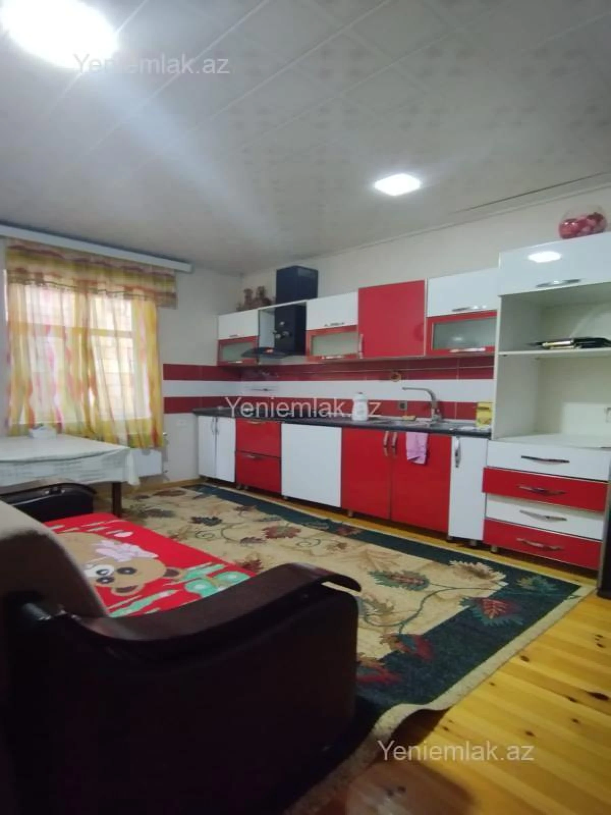 Satılır 6 otaqlı həyət evi 240 m²