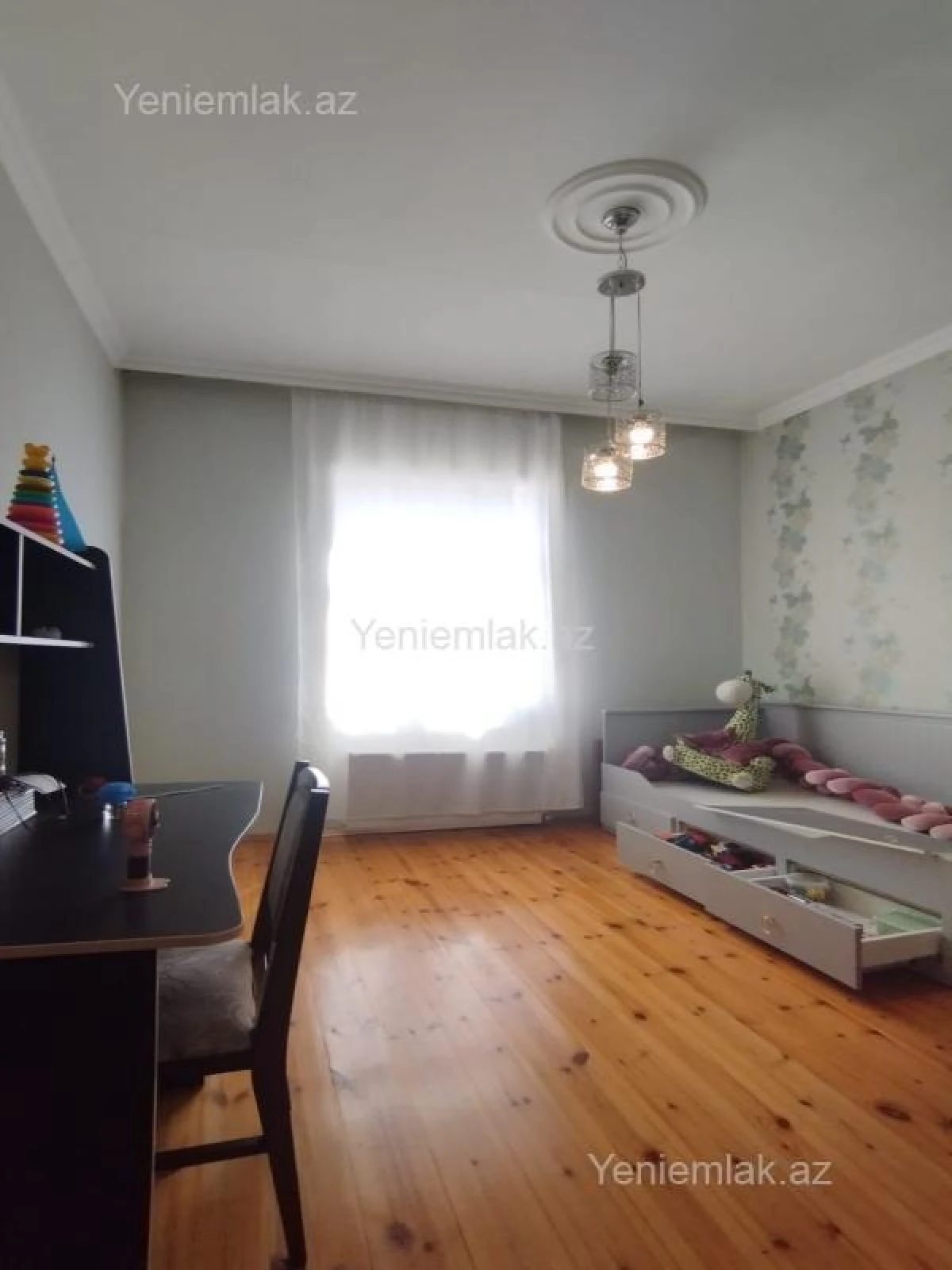 Satılır 6 otaqlı həyət evi 240 m²