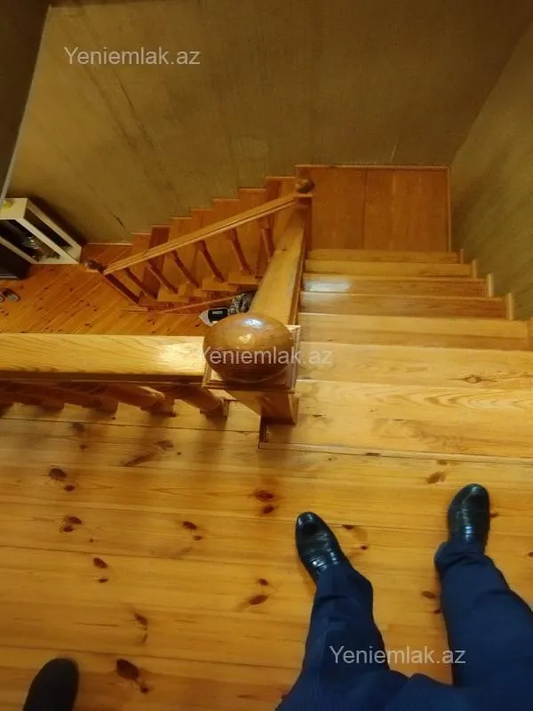 Satılır 6 otaqlı həyət evi 240 m²