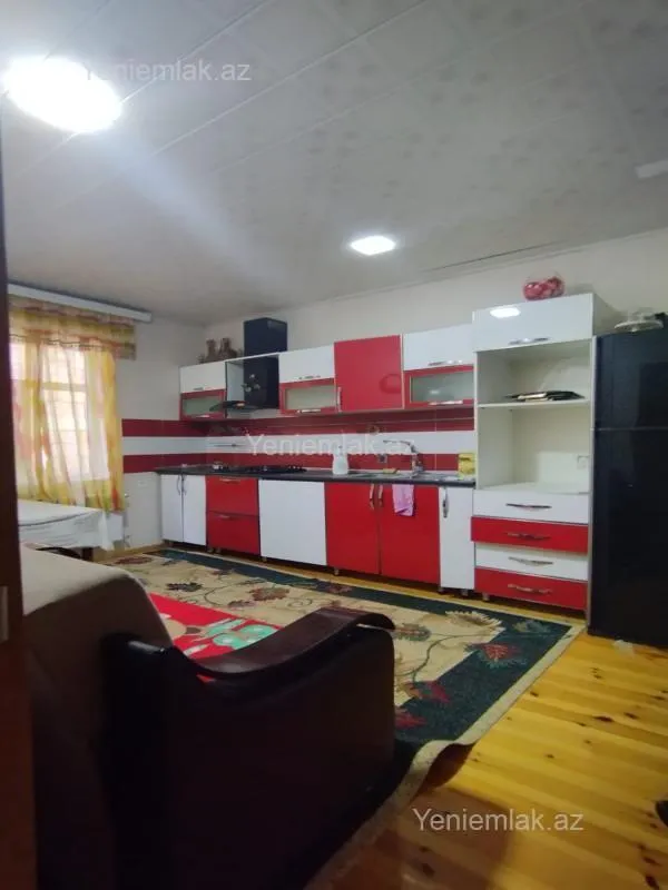 Satılır 6 otaqlı həyət evi 240 m²