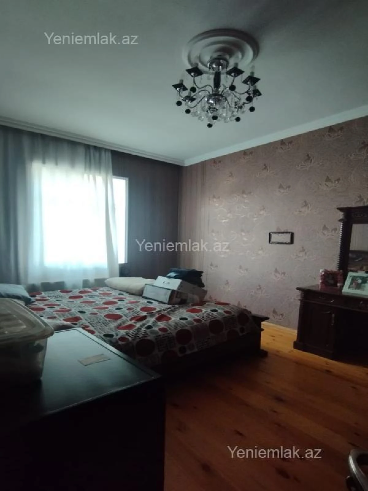 Satılır 6 otaqlı həyət evi 240 m²