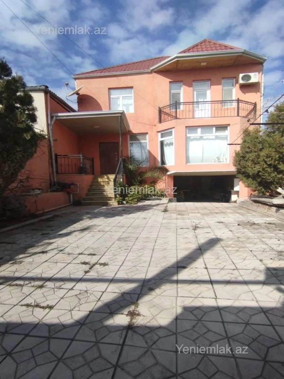 Satılır 6 otaqlı həyət evi 240 m²