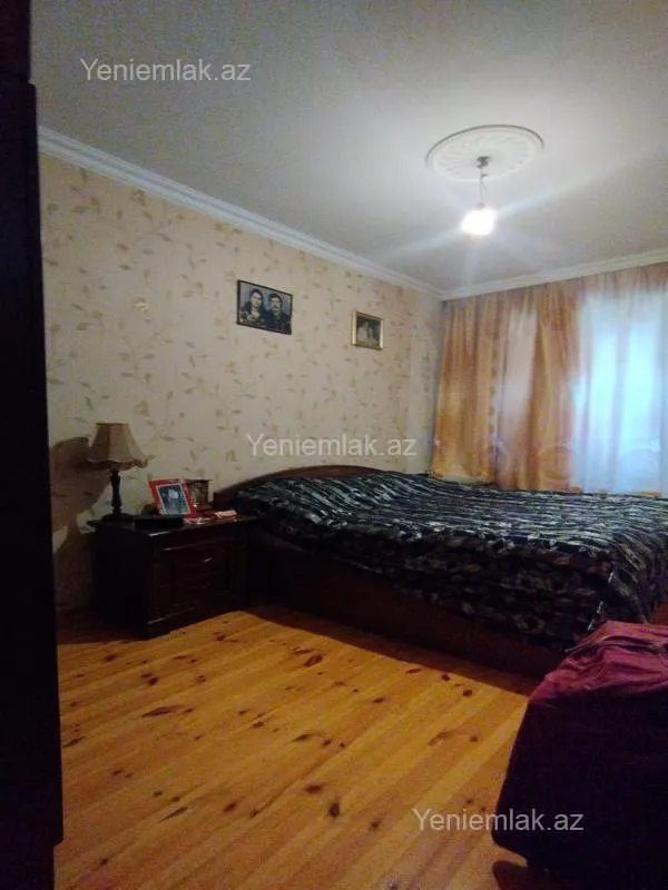 Satılır 6 otaqlı həyət evi 240 m²