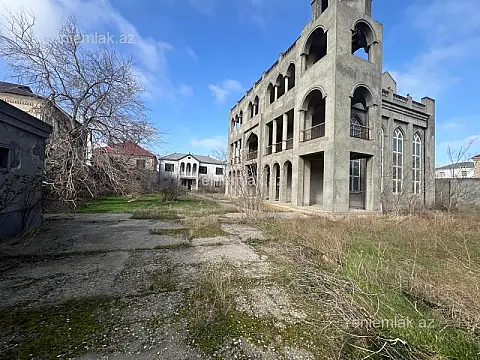 Satılır 7 otaqlı həyət evi 612 m²