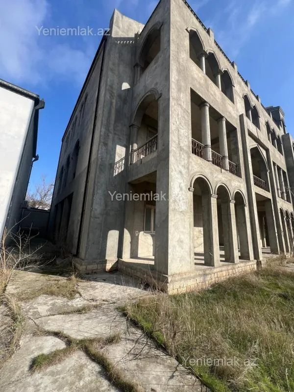 Satılır 7 otaqlı həyət evi 612 m²