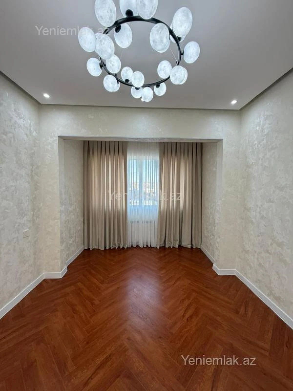 Satılır 5 otaqlı köhnə tikili 120 m²