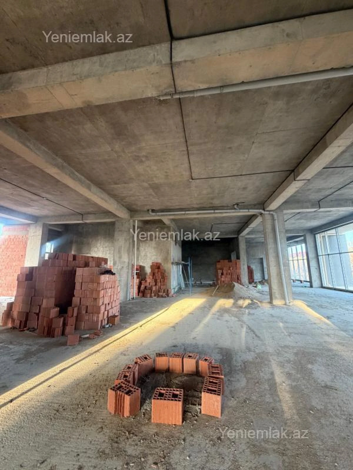 Satılır 4 otaqlı obyekt 670 m²