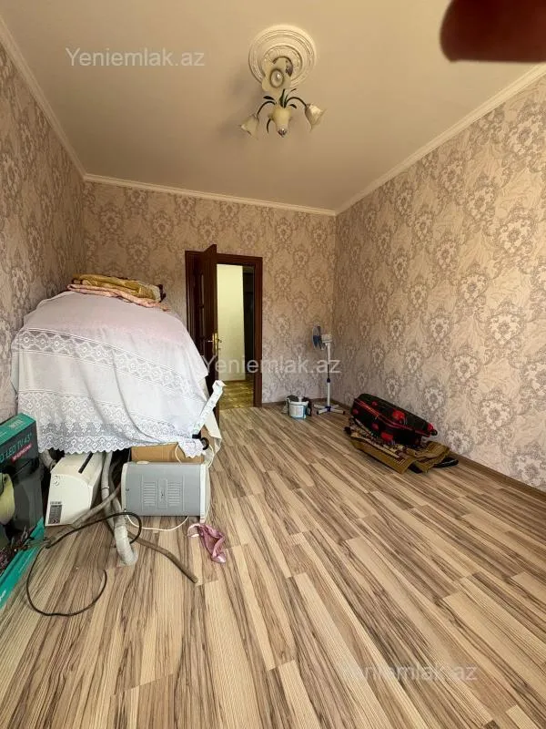 Satılır 5 otaqlı köhnə tikili 110 m²