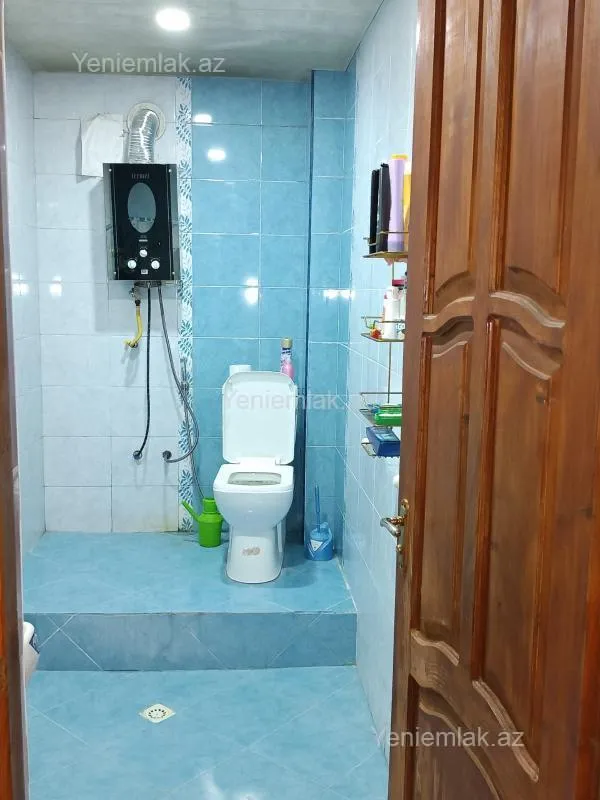 Satılır 6 otaqlı həyət evi 395 m²