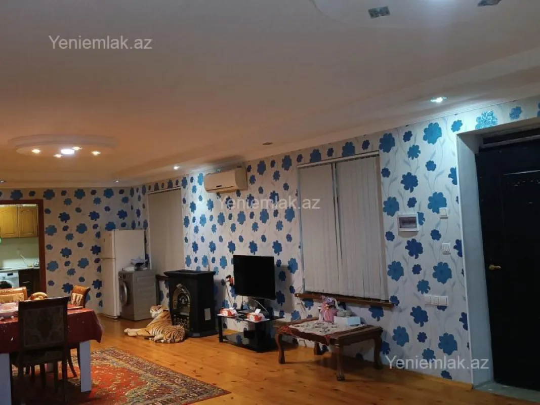 Satılır 6 otaqlı həyət evi 395 m²