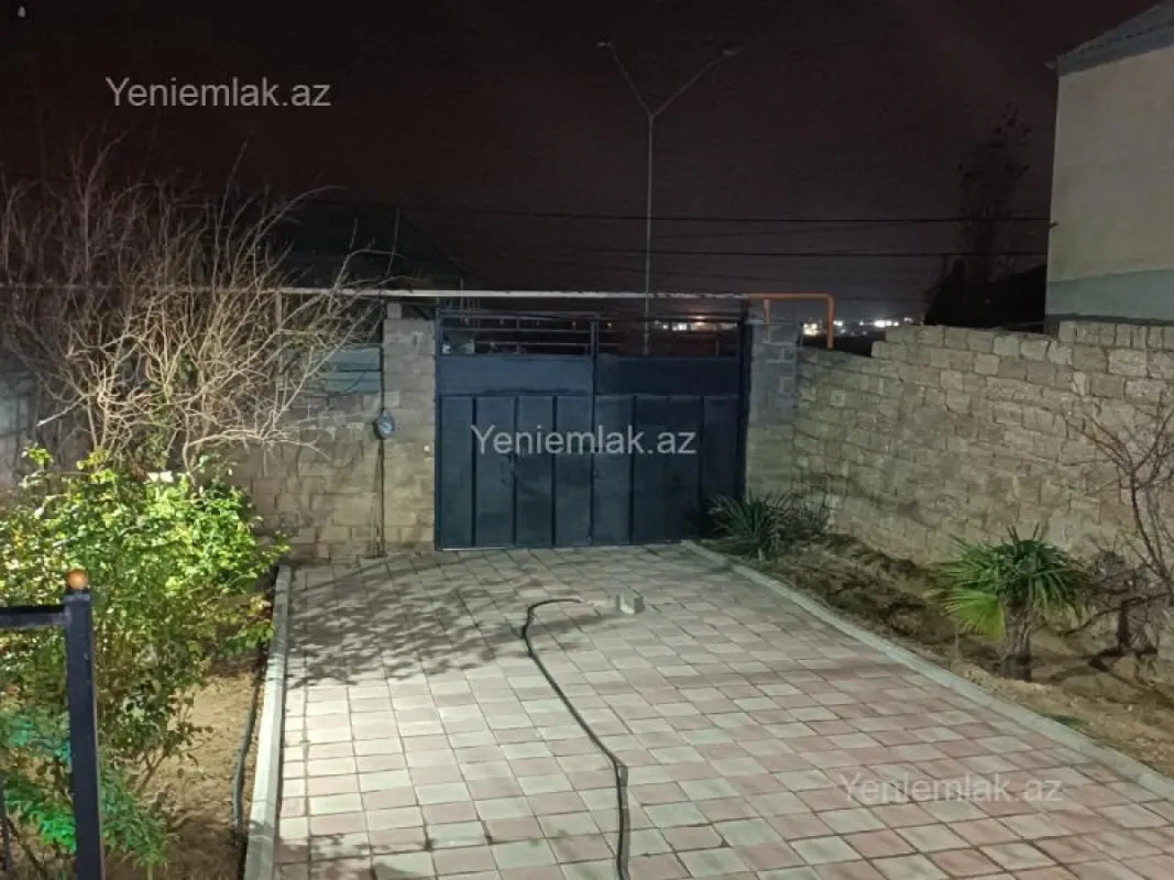 Satılır 6 otaqlı həyət evi 395 m²