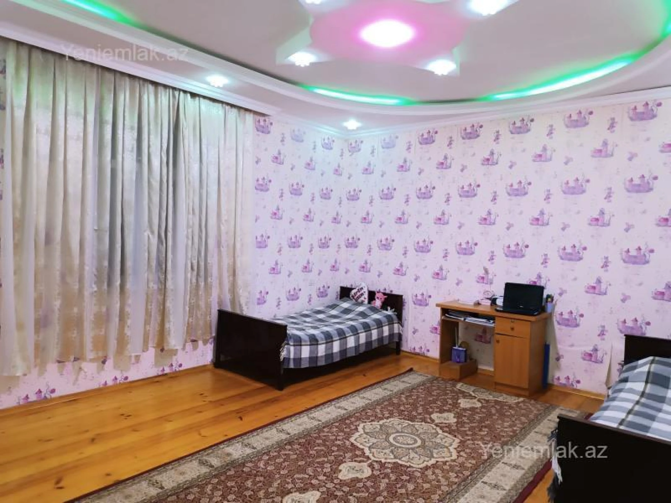 Satılır 6 otaqlı həyət evi 395 m²