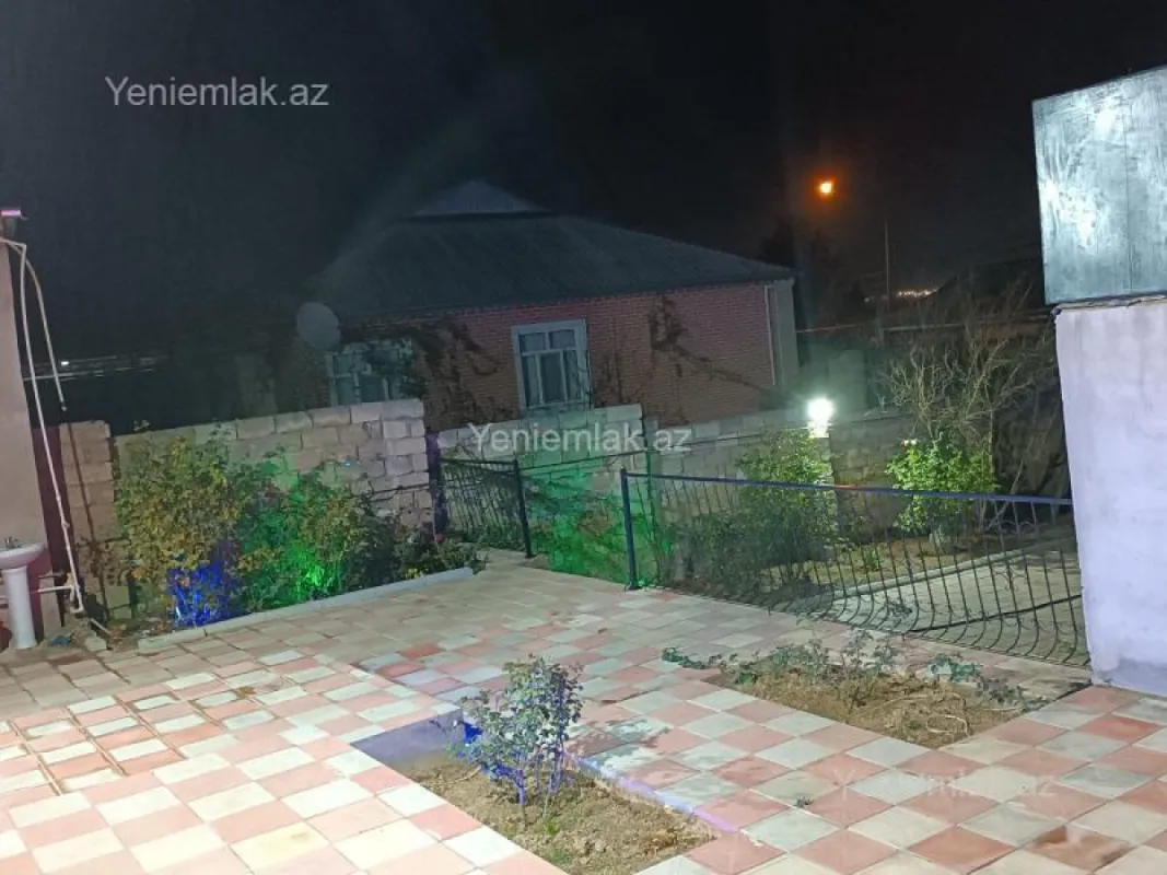 Satılır 6 otaqlı həyət evi 395 m²