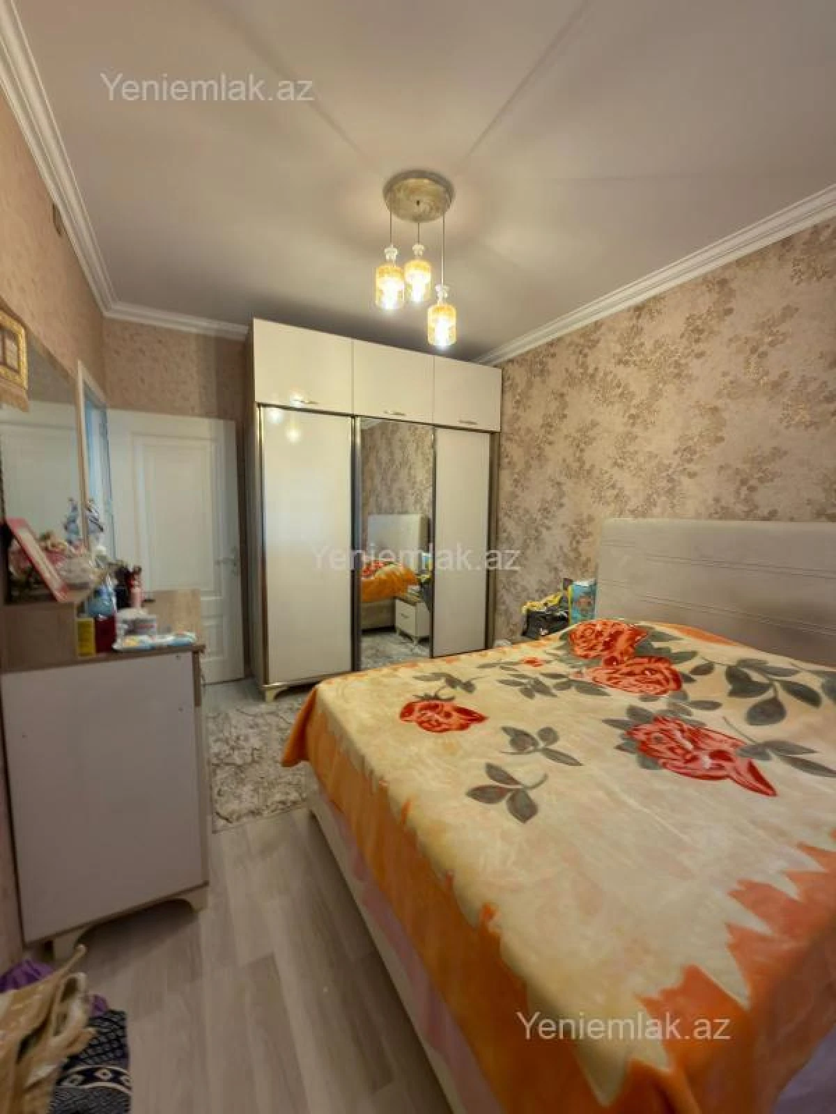 Satılır 3 otaqlı köhnə tikili 70 m²