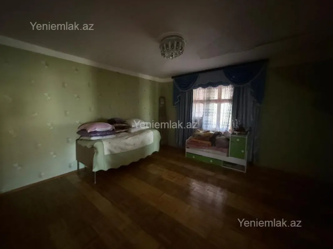Satılır 6 otaqlı həyət evi 250 m²