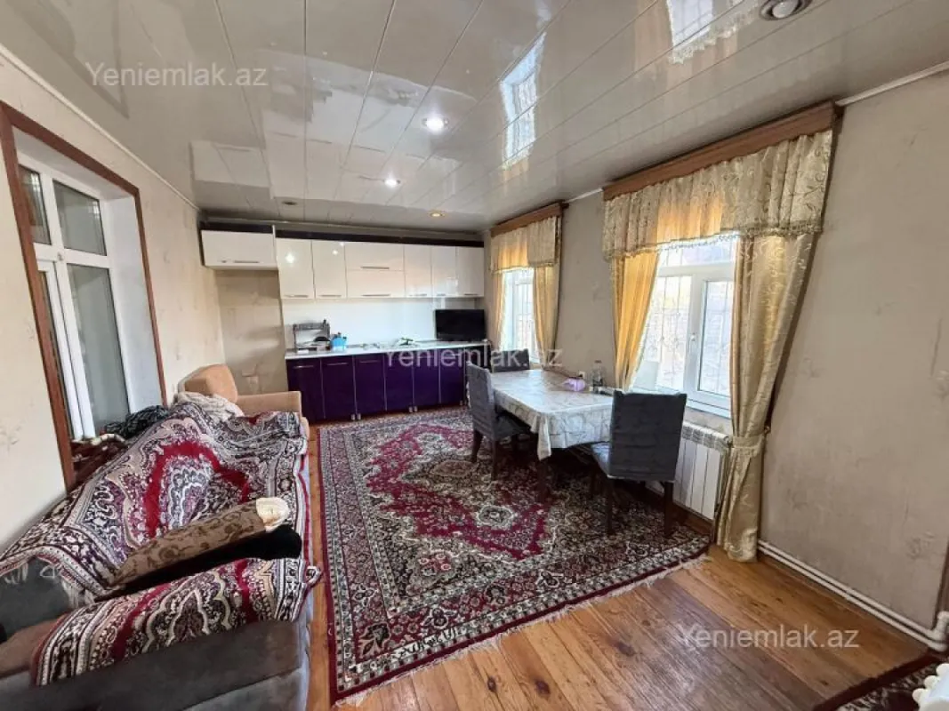 Satılır 6 otaqlı həyət evi 250 m²