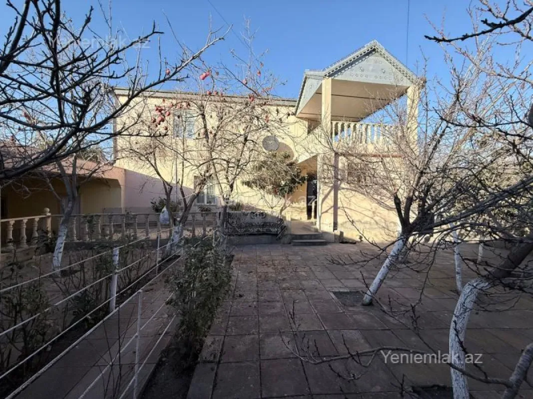 Satılır 6 otaqlı həyət evi 250 m²