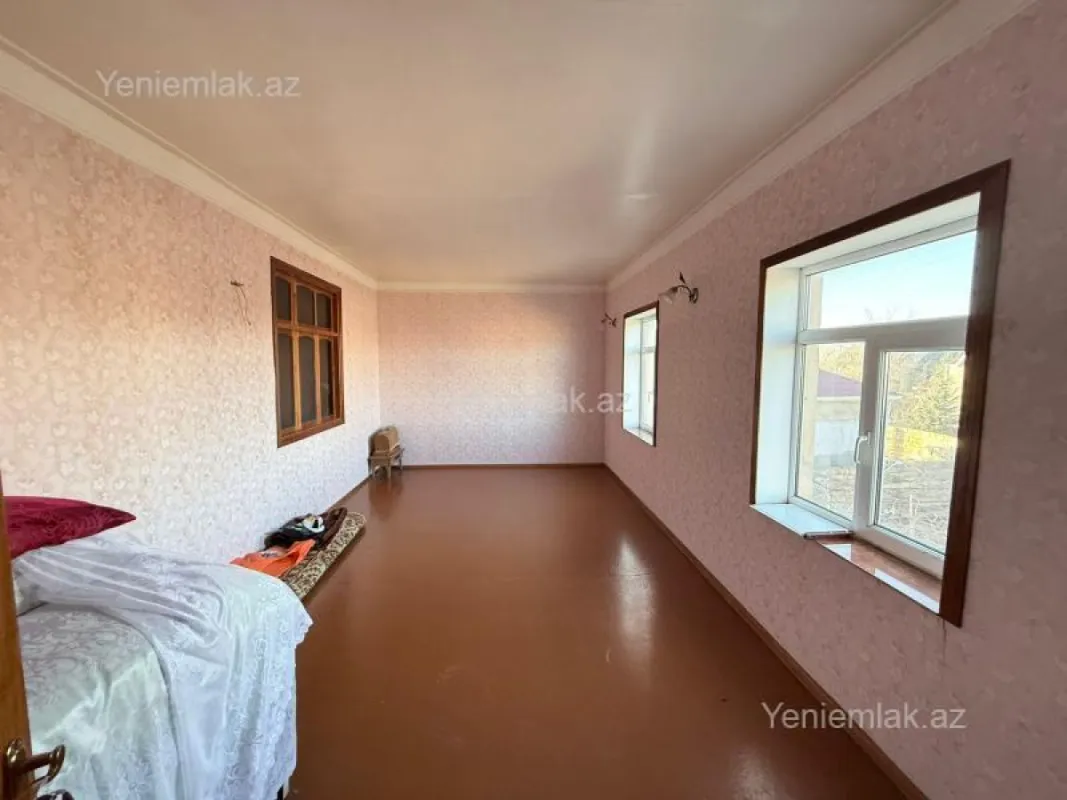 Satılır 6 otaqlı həyət evi 250 m²