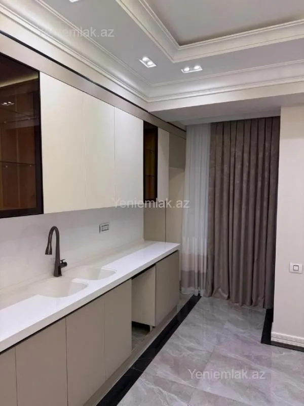 Satılır 4 otaqlı yeni tikili 190 m²
