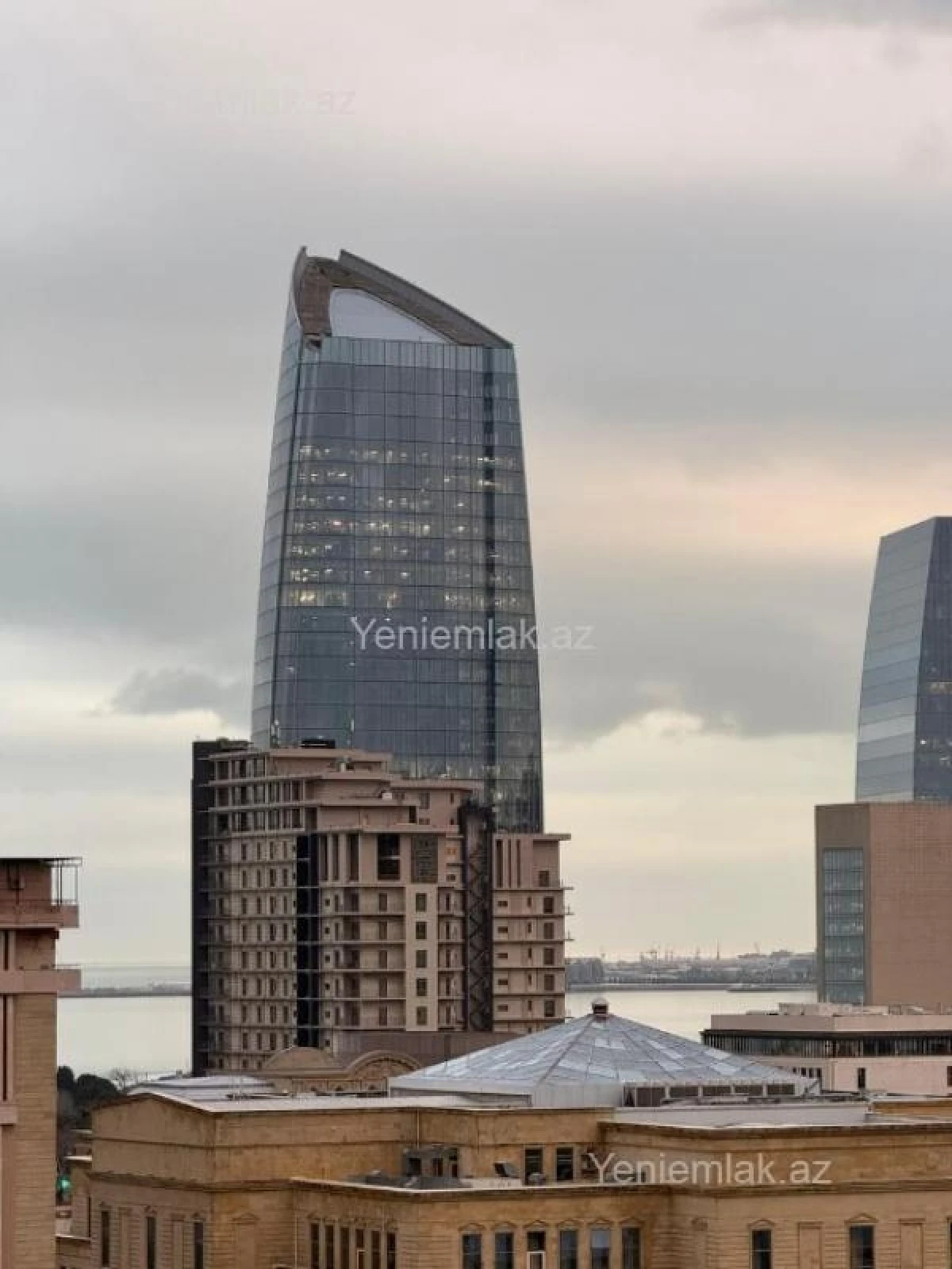 Satılır 4 otaqlı yeni tikili 190 m²