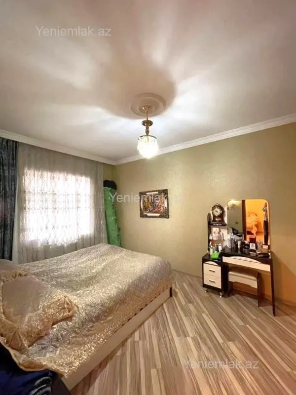 Satılır 5 otaqlı köhnə tikili 120 m²