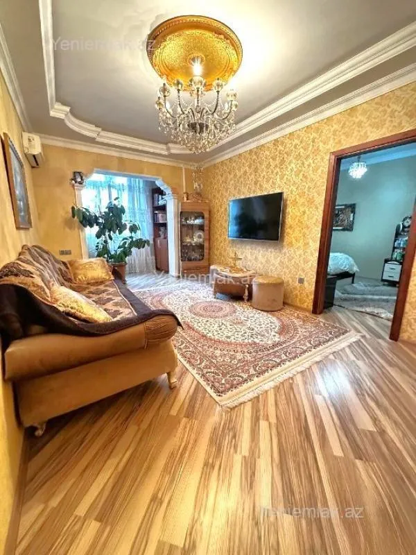 Satılır 5 otaqlı köhnə tikili 120 m²