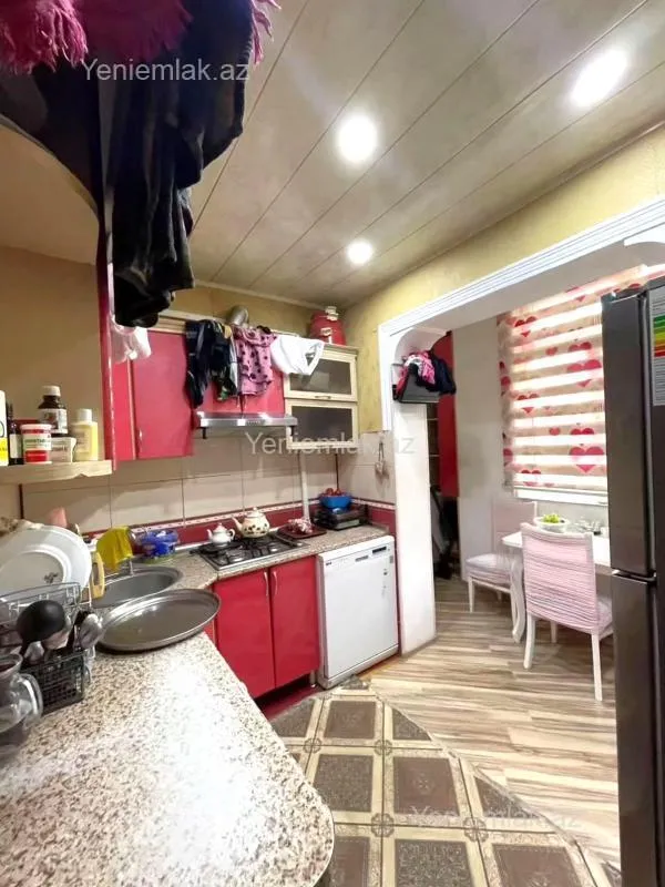 Satılır 5 otaqlı köhnə tikili 120 m²