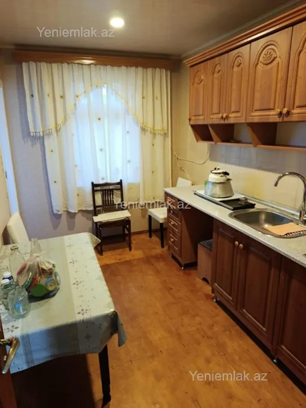 Satılır 4 otaqlı köhnə tikili 98 m²