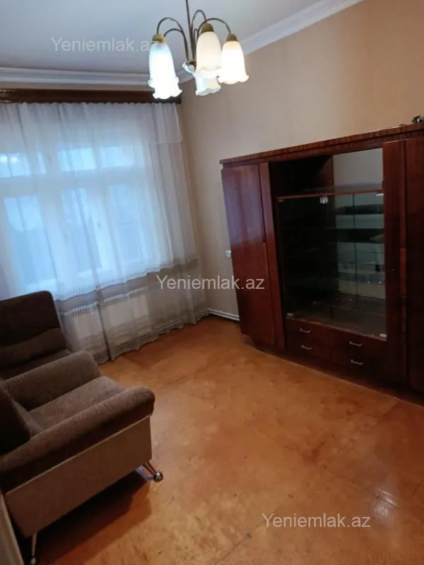 Satılır 4 otaqlı köhnə tikili 98 m²