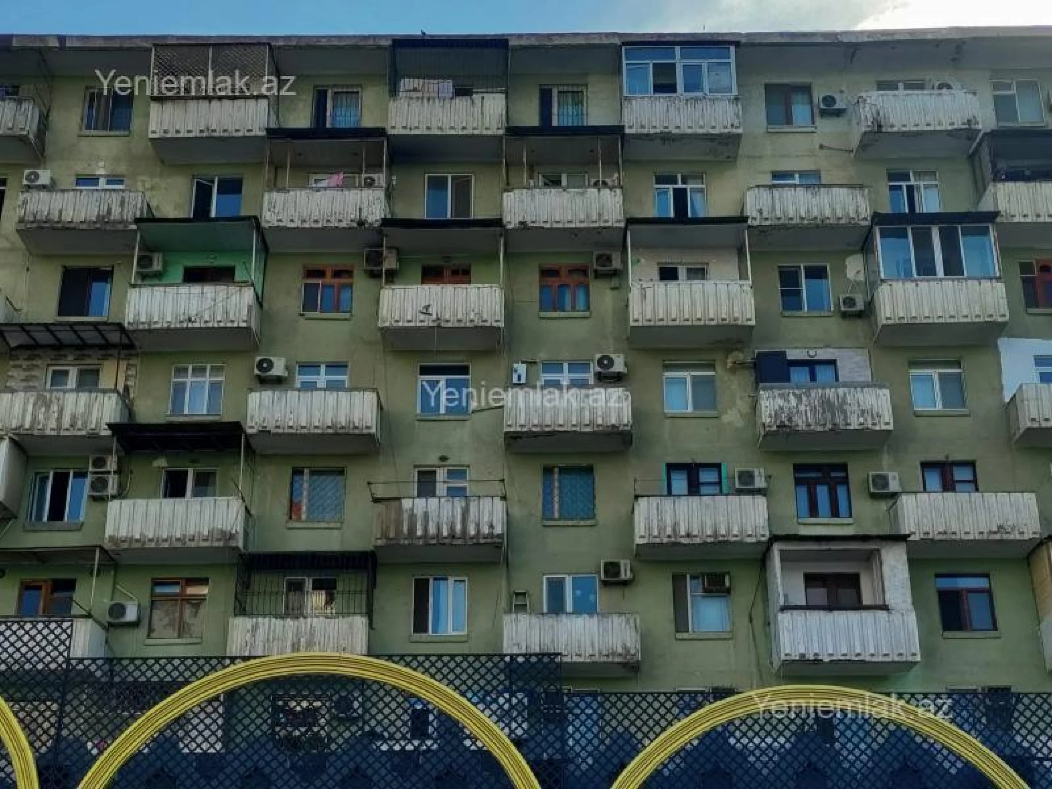 Satılır 4 otaqlı köhnə tikili 100 m²