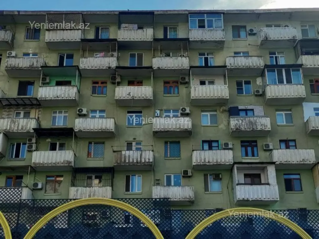 Satılır 4 otaqlı köhnə tikili 100 m²