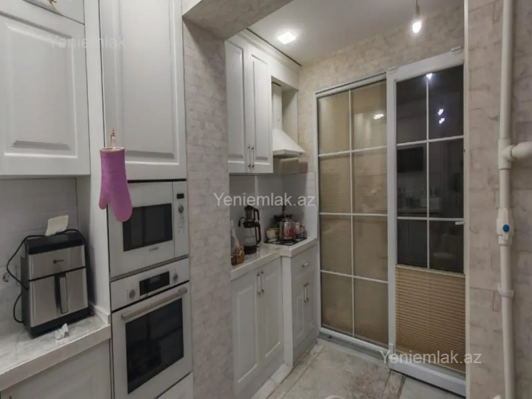 Satılır 4 otaqlı köhnə tikili 100 m²