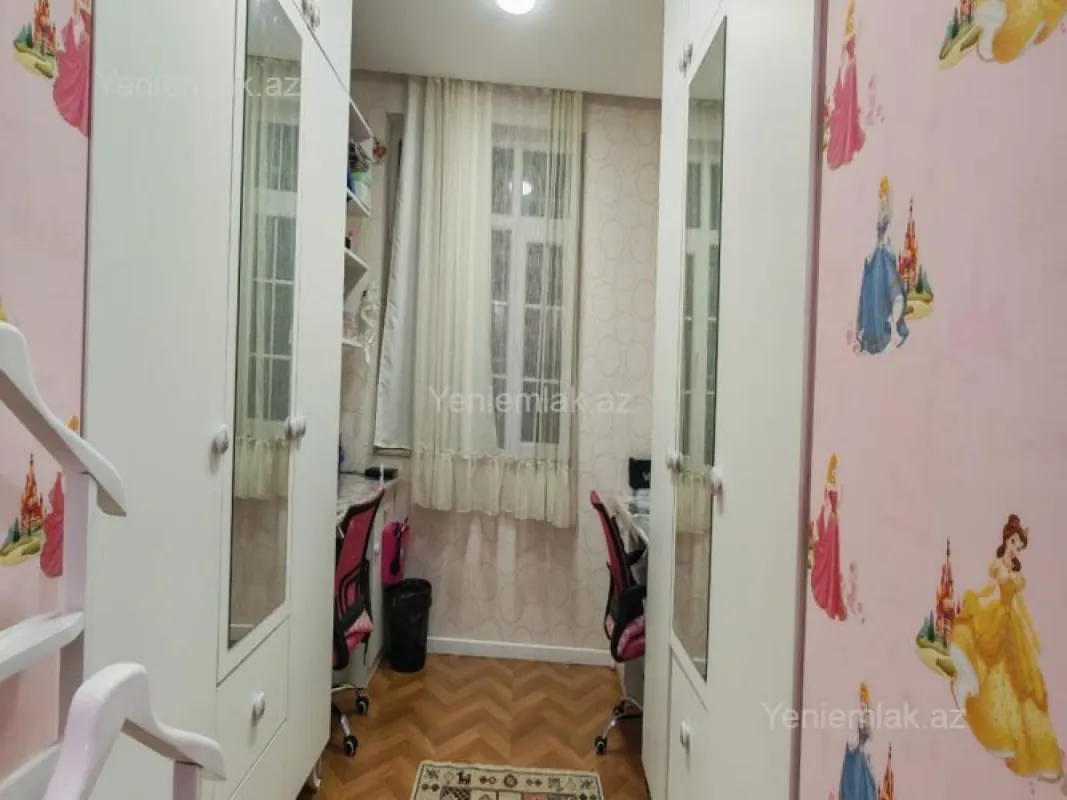 Satılır 4 otaqlı köhnə tikili 100 m²