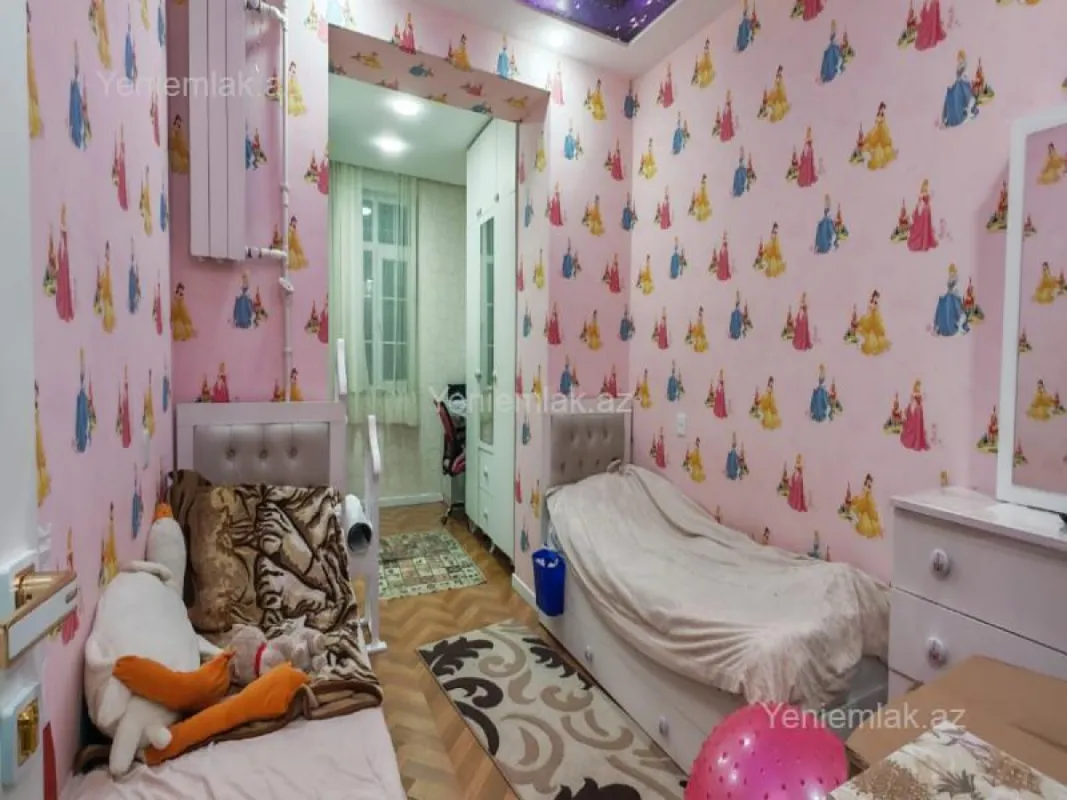 Satılır 4 otaqlı köhnə tikili 100 m²