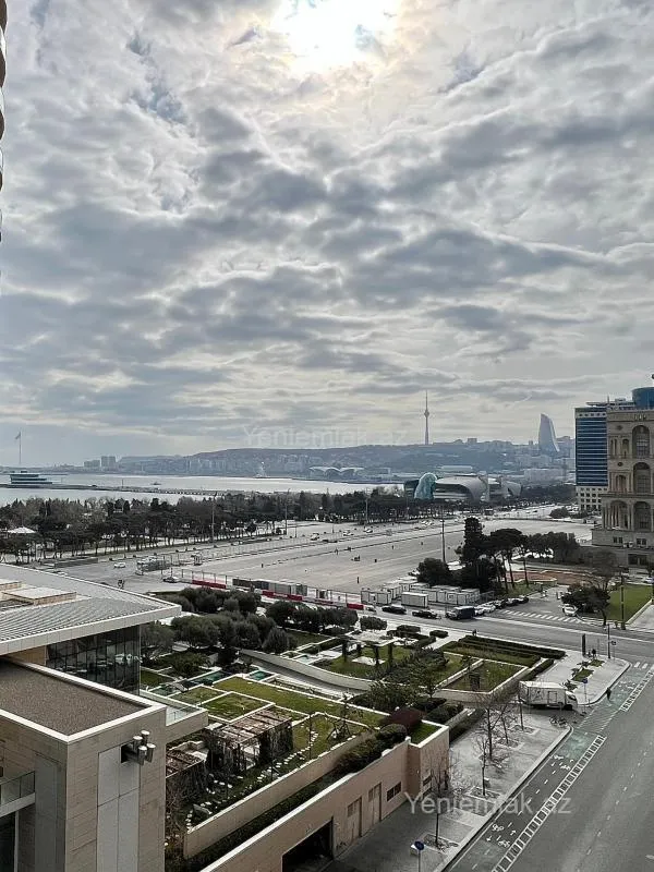 Satılır 4 otaqlı yeni tikili 240 m²