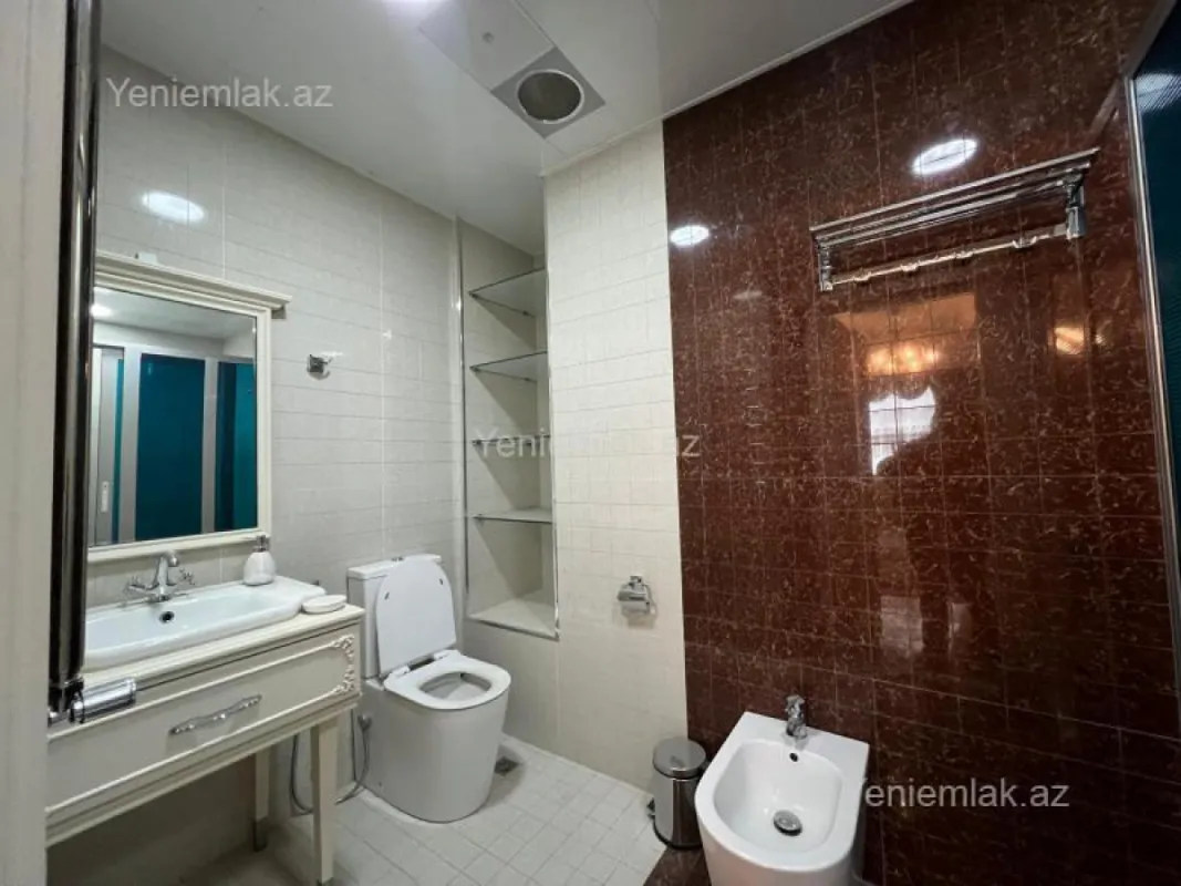 Satılır 4 otaqlı yeni tikili 240 m²