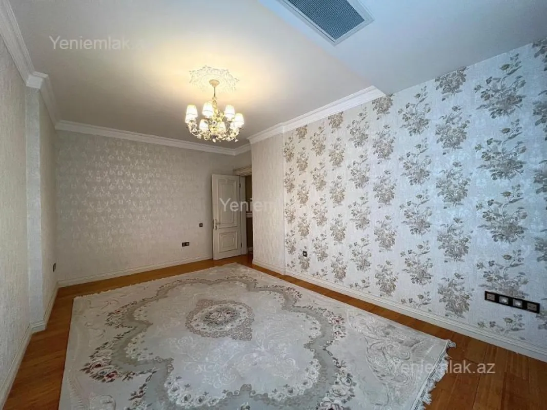 Satılır 4 otaqlı yeni tikili 240 m²